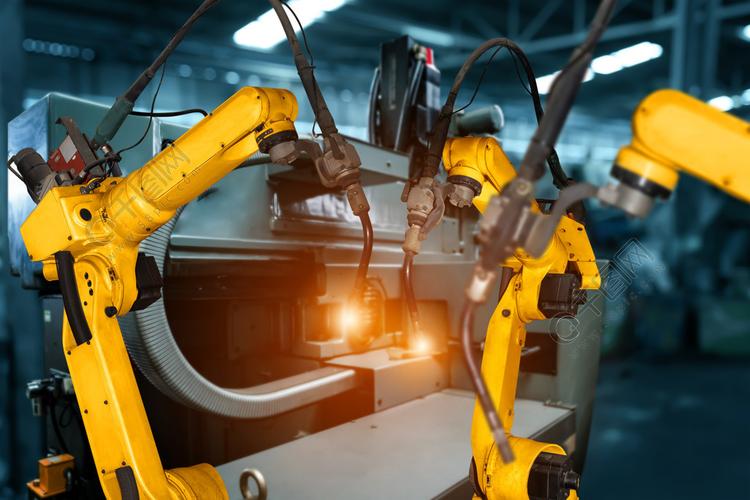 用于数字工厂生产技术的智能工业机器人手臂展示了工业40或第四次工业